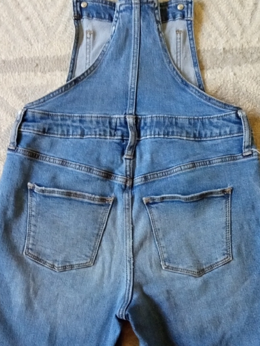 Universal Thread Classic Light Wash Denim Overalls Size 2 / 26R - Picture 5 of 5
